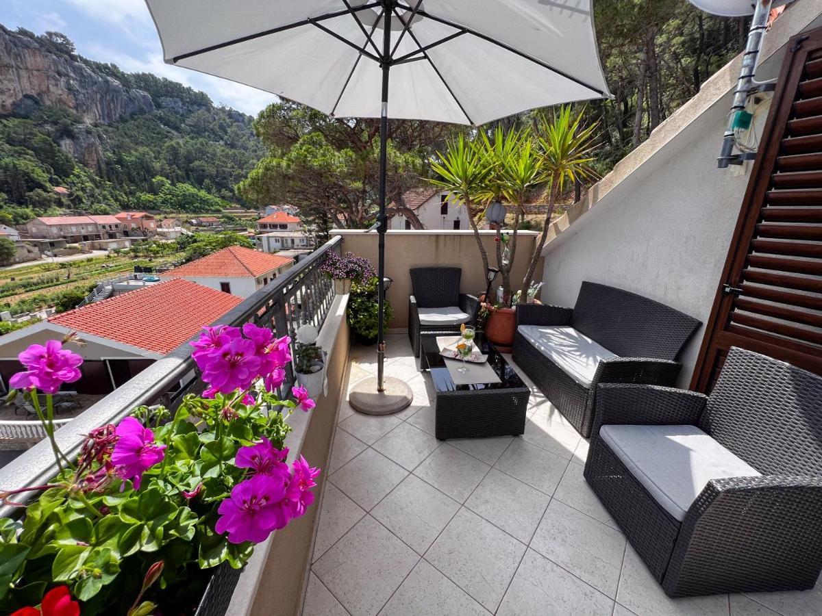 Apartment Cesare 3 Zastražišće Exterior foto